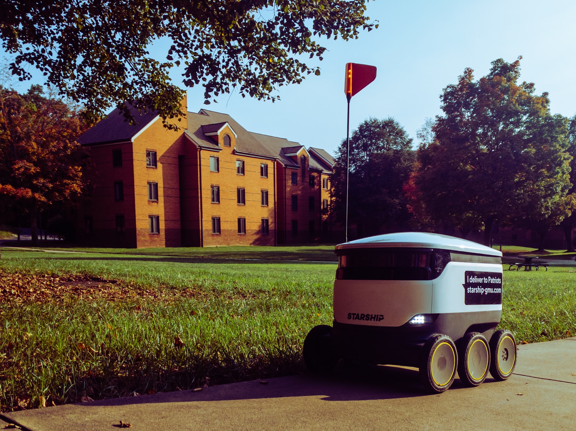 A Starship Technologies robot food delivers pizza at George Mason University. Credit: Bill Nino